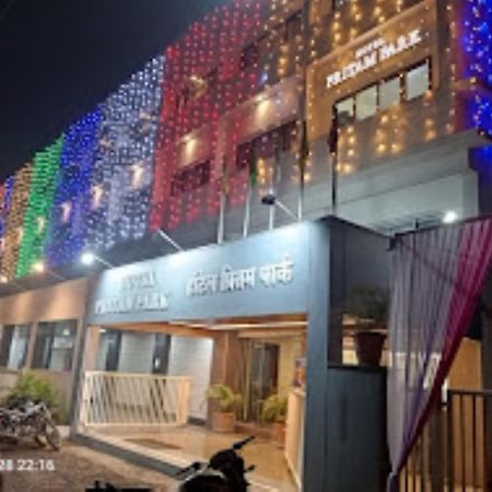 Hotel Pritam Park, Jalgaon, Maharashtra Extérieur photo